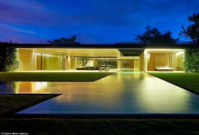 biet-thu-o-thanh-pho-santa-ana-costa-rica 5. Biệt thự ở thành phố Santa Ana, Costa Rica có giá 2.180.000 USD (tương đương 49,5 tỷ đồng) có diện tích sân vườn 1.320 m2 và diện tích biệt thự 651 m2. Đây chắc chắn là giấc mơ cho những ai ao ước có một không gian sống theo kiểu nhà vườn