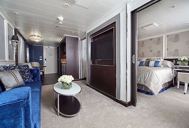 cabin-du-thuyen-xa-xi Sở hữu nhiều hạng vé khác nhau với giá khởi điểm từ 10.000 USD tương ứng với kích thước và chất lượng của cabin mà hành khách sẽ được trải nghiệm. Song nhìn chung, dù là ở hạng vé nào thì chất lượng và độ xa hoa của những cabin này đều không thể chê vào đâu được. Mỗi khoang luôn có các tiêu chuẩn cơ bản như phòng khách, phòng ngủ và ban công riêng.