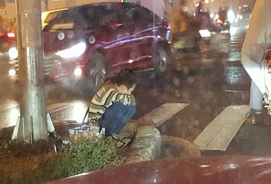 giam-doc-tre-o-ha-noi-tu-choi-giup-do-cau-be-an-xin-va-thai-do-bat-ngo-cua-moi-nguoi giam-doc-tre-o-ha-noi-tu-choi-giup-do-cau-be-an-xin-va-thai-do-bat-ngo-cua-moi-nguoi