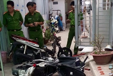 hai-xe-may-cung-nhieu-vat-dung-trong-phong-bi-chay-xem Hai xe máy cùng nhiều vật dụng trong phòng bị cháy xém