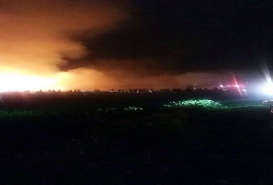 hang-tram-nguoi-dan-tap-trung-tai-hien-truong-vu-chay Hàng trăm người dân tập trung tại hiện trường vụ cháy