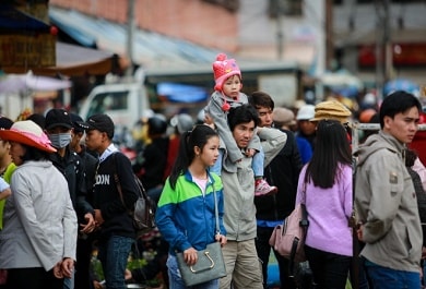 ket-xe-Da-Lat-12 Cũng trong sáng 1/2, khu vực chợ Đà Lạt đông nghịt du khách tới mua sắm.