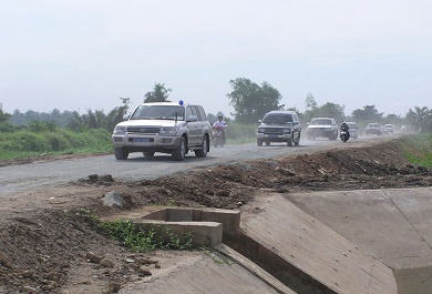 mot-doan-duong-ven-song-sai-gon-di-qua-q12 Một đoạn đường ven sông Sài Gòn, đi qua Q.12