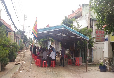 nhieu-nguoi-song-tai-hem-tth-21-van-con-bang-hoang-vu-em-be-10-tuoi-tai-dia-phuong-tu-vong-vi-nap-cong-nuoc Nhiều người sống tại hẻm TTH 21 vẫn còn bàng hoàng vụ em bé 10 tuổi tại địa phương tử vong vì nắp cống nước