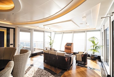 phong-an-du-thuyen-xa-xi Bên cạnh cabin hành khách, một không gian nữa không thể bỏ qua khi nhắc đến các siêu du thuyền chính là hệ thống phòng ăn và phòng dạ tiệc. Được biết, ở trên Seven Seas Explorer có đến 7 phòng tiệc lớn với sức chứa trung bình khoảng 100 thực khách.