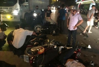 vu-tai-nan-xay-ra-vao-khoang-21h30 Vụ tai nạn xảy ra vào khoảng 21h30, xe máy mang BKS 34 B3 109-93 va chạm với xe 15 C1 301-74 thuộc khu vực cầu Rế, tổ 2, xã Bắc Sơn, quận An Dương (TP Hải Phòng)