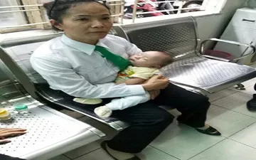 Bé trai 2 tháng tuổi bị bỏ rơi với lá thư xin lỗi từ người mẹ