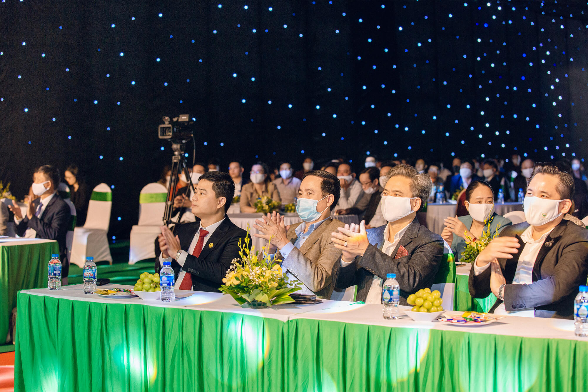 Các khách mời tham dự Lễ khánh thành đều thực hiện nguyên tắc trong phòng, chống Dịch Covid-19 (Ảnh: Phạm Huệ)