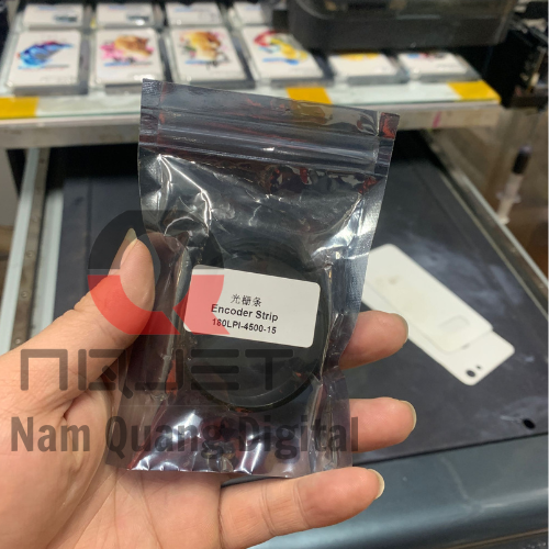 Thay thước film xem có bị xướt hoặc cạ xướt hay không Thay thước film xem có bị xướt hoặc cạ xướt hay không