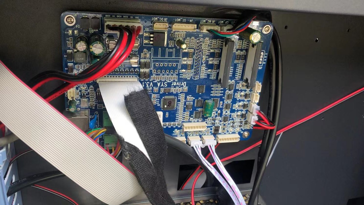 Máy in decal 1m6 dùng đầu phun i3200 Máy in decal 1m6 dùng đầu phun i3200