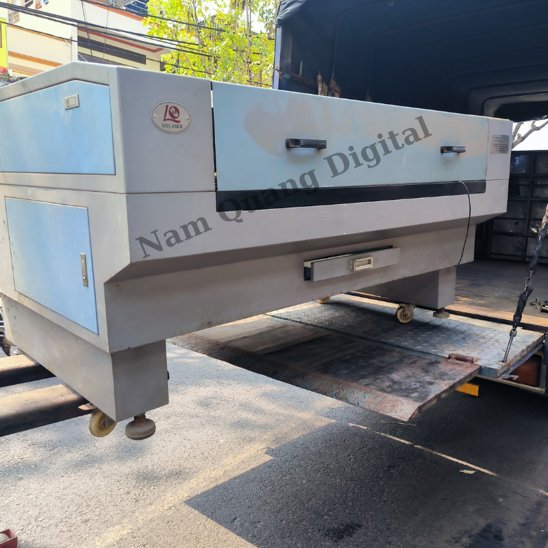 Máy cắt khắc laser 1390 công suất 130W cũ thanh lý gấp Máy cắt khắc laser 1390 công suất 130W cũ thanh lý gấp