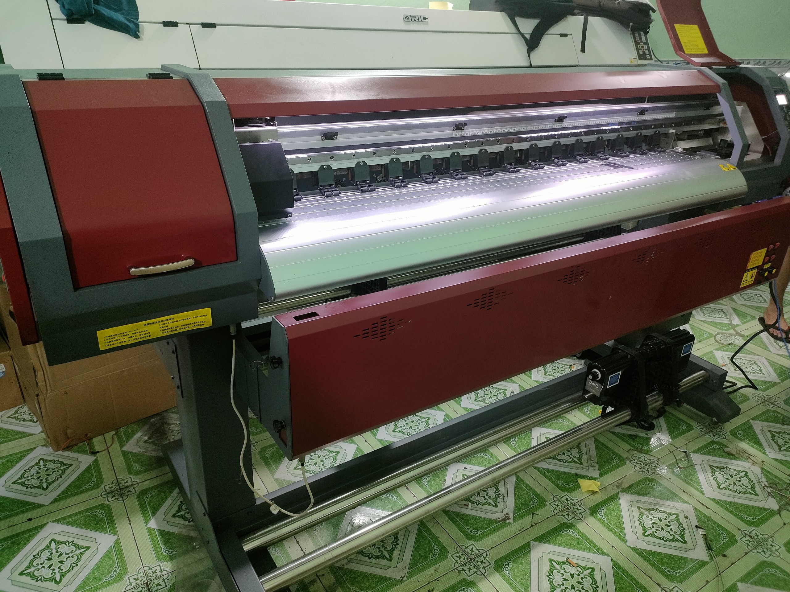 Máy in decal quảng cáo cũ khổ 1m6 lắp đầu tx800 tại Vĩnh Long. Máy in decal quảng cáo cũ khổ 1m6 lắp đầu tx800 tại Vĩnh Long.