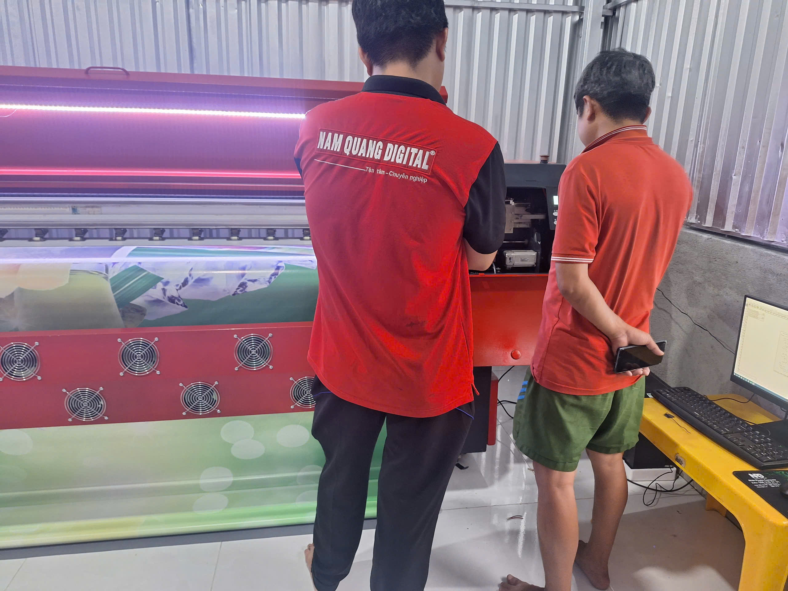 Tại Sao Khách Hàng Chọn Nam Quang Digital – Bình Tân Khi Mua Máy In Bạt Cũ? Tại Sao Khách Hàng Chọn Nam Quang Digital – Bình Tân Khi Mua Máy In Bạt Cũ?