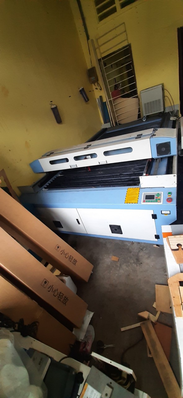 Máy cắt laser cũ tphcm. Máy cắt laser cũ tphcm.