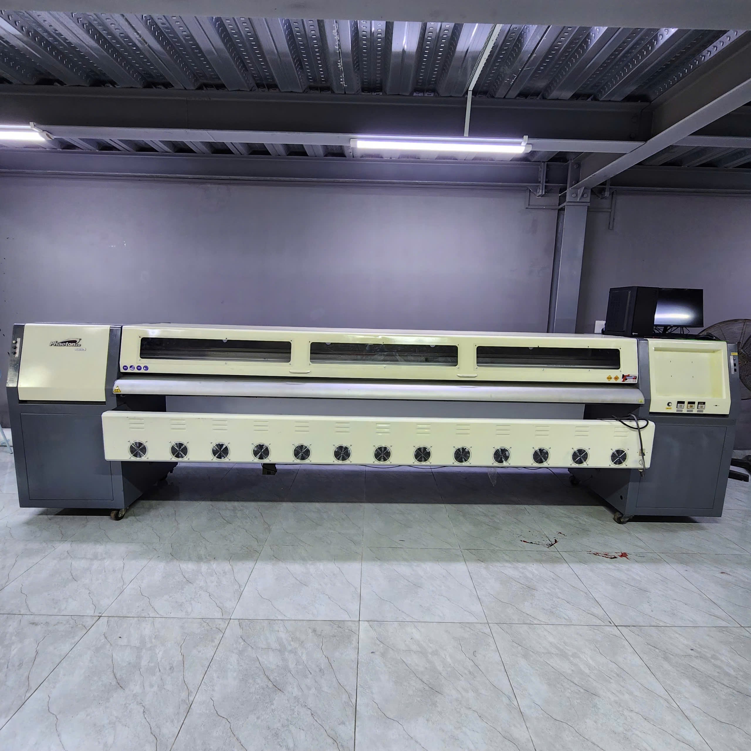 Máy In Bạt i3200 Khổ 3m2 In Có Đẹp Không? Review Thực Tế Từ Xưởng Máy In Bạt i3200 Khổ 3m2 In Có Đẹp Không? Review Thực Tế Từ Xưởng