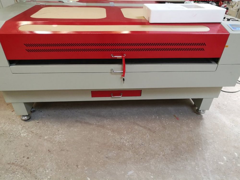 Giá Máy Cắt Vải Laser Cũ: Cập Nhật Mới Nhất Giá Máy Cắt Vải Laser Cũ: Cập Nhật Mới Nhất