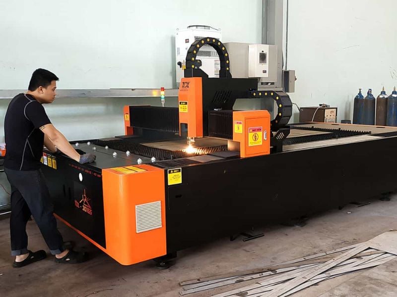 Máy cắt Laser gia công kim loại tấm
