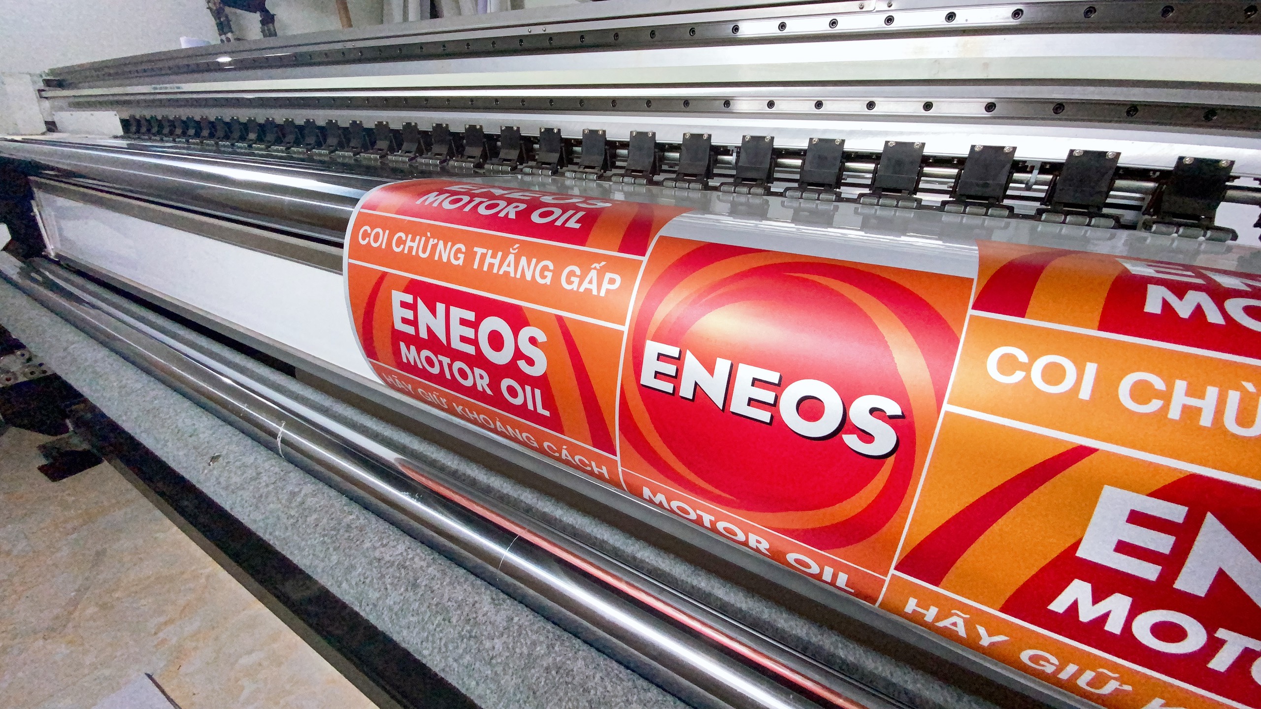 Máy UV phản quang màu tổ ong: Sự lựa chọn hàng đầu trong ngành in ấn Máy UV phản quang màu tổ ong: Sự lựa chọn hàng đầu trong ngành in ấn