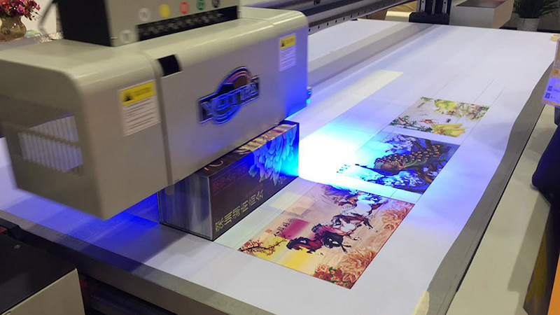 Máy In UV Cuộn Quan Trọng Trong Ngành Bảng Hiệu Máy In UV Cuộn Quan Trọng Trong Ngành Bảng Hiệu