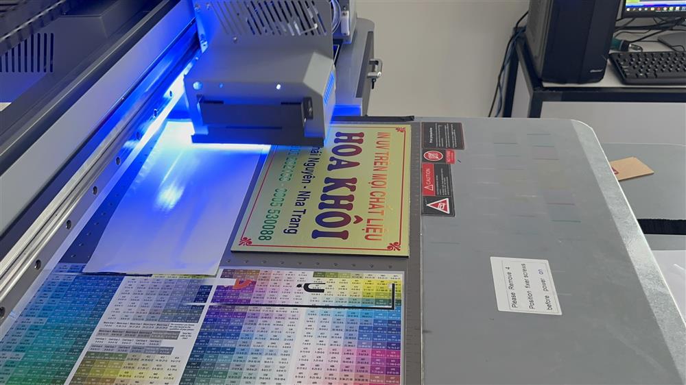 Khởi Nghiệp In UV: Đừng Hỏi “Máy Bao Nhiêu Tiền”, Hãy Hỏi “Mình Làm Gì Trước Đã” Khởi Nghiệp In UV: Đừng Hỏi “Máy Bao Nhiêu Tiền”, Hãy Hỏi “Mình Làm Gì Trước Đã”
