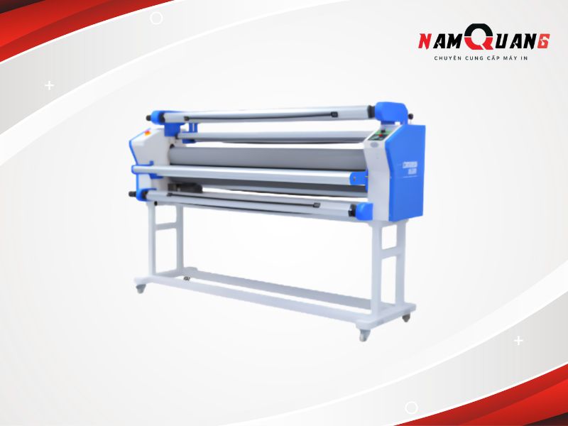 Nên chọn máy cán màng decal bằng tay hay tự động?