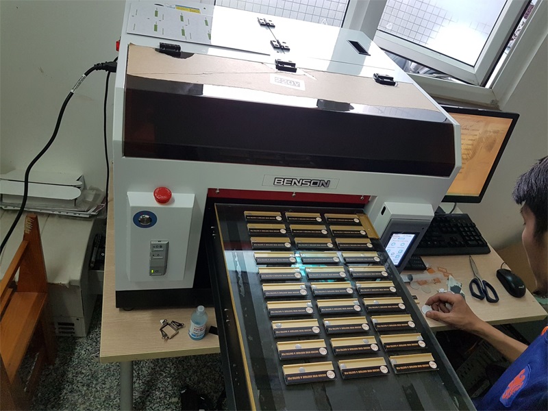 Máy In UV A3 Có Nên Mua Không? Kinh Nghiệm Chọn Máy UV A3 chất lượng Máy In UV A3 Có Nên Mua Không? Kinh Nghiệm Chọn Máy UV A3 chất lượng