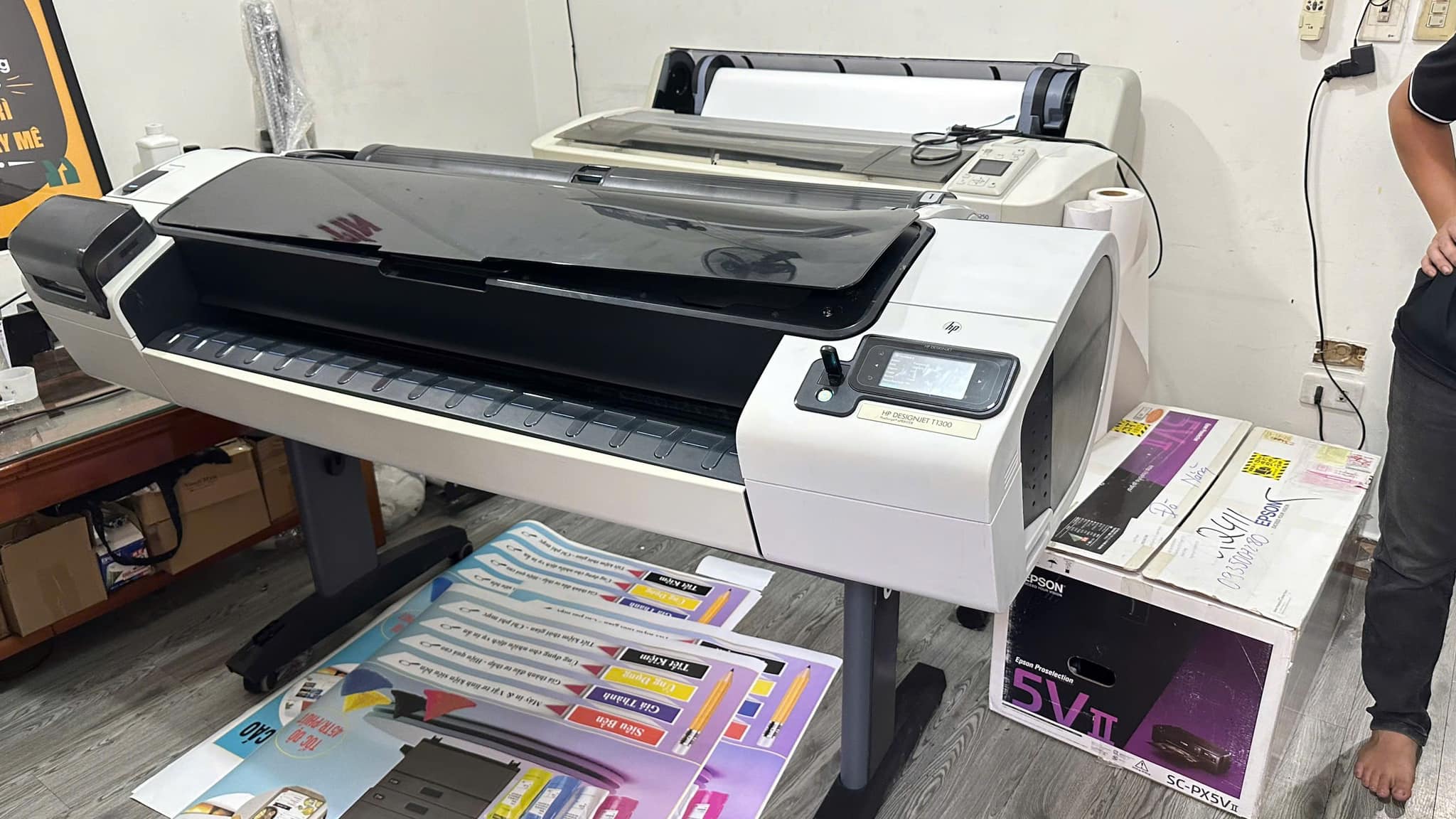 Máy In A0 HP T1300 - Lựa Chọn Hoàn Hảo Cho In Ấn Kỹ Thuật Số Khổ Lớn Máy In A0 HP T1300 - Lựa Chọn Hoàn Hảo Cho In Ấn Kỹ Thuật Số Khổ Lớn