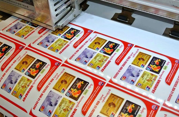 Kinh nghiệm mua máy in decal cho người mới mở xưởng quảng cáo Kinh nghiệm mua máy in decal cho người mới mở xưởng quảng cáo