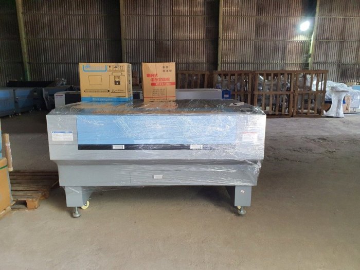 Máy cắt laser 1390 công suất 120w Máy cắt laser 1390 công suất 120w