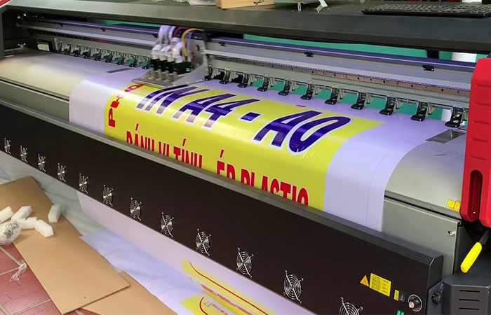 Báo giá máy in phun khổ lớn từ các nhà sản xuất uy tín Báo giá máy in phun khổ lớn từ các nhà sản xuất uy tín