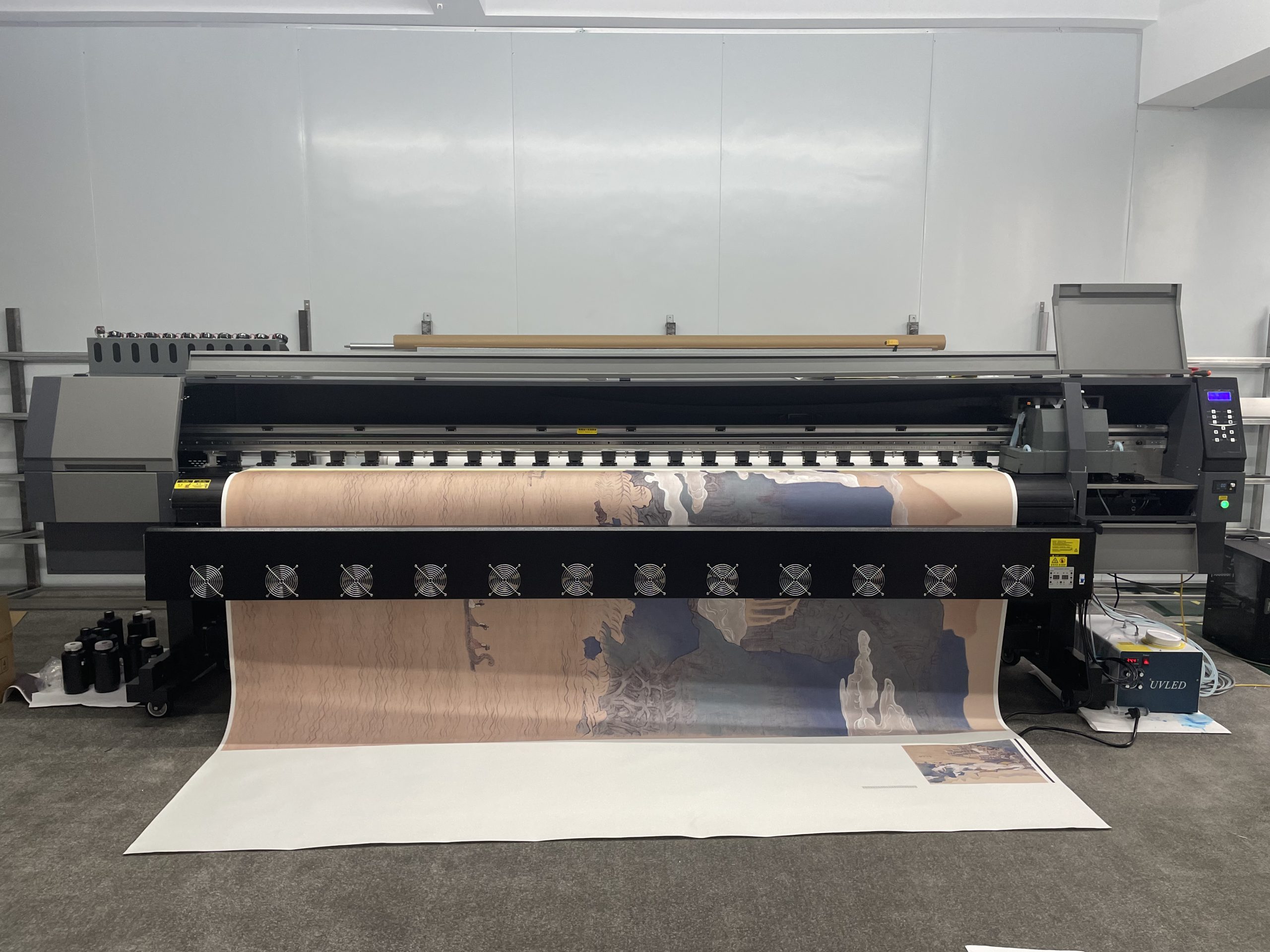 Vì Sao Máy In UV Cuộn Khổ 3m2 Được Ưa Chuộng 2026 - 2027 ? Vì Sao Máy In UV Cuộn Khổ 3m2 Được Ưa Chuộng 2026 - 2027 ?