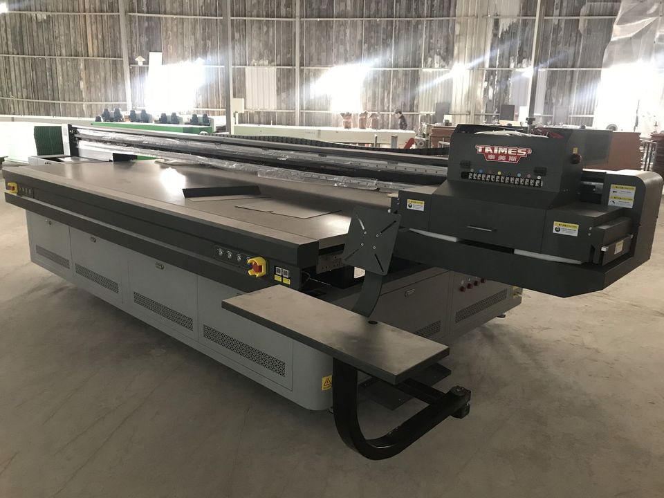 Giá máy in UV trên kính Giá máy in UV trên kính