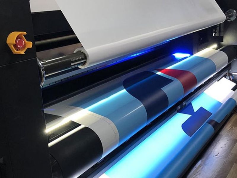 Nên chọn máy in UV cuộn khổ lớn khổ 1m6, 1m8, 2m5 hay 3m2?