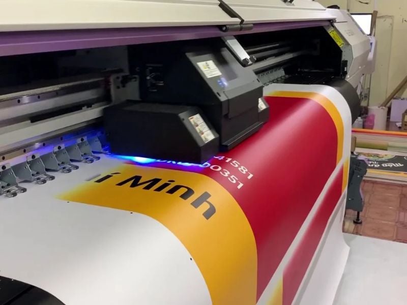 Khi nào xưởng in nên đầu tư máy in UV phẳng khổ lớn?