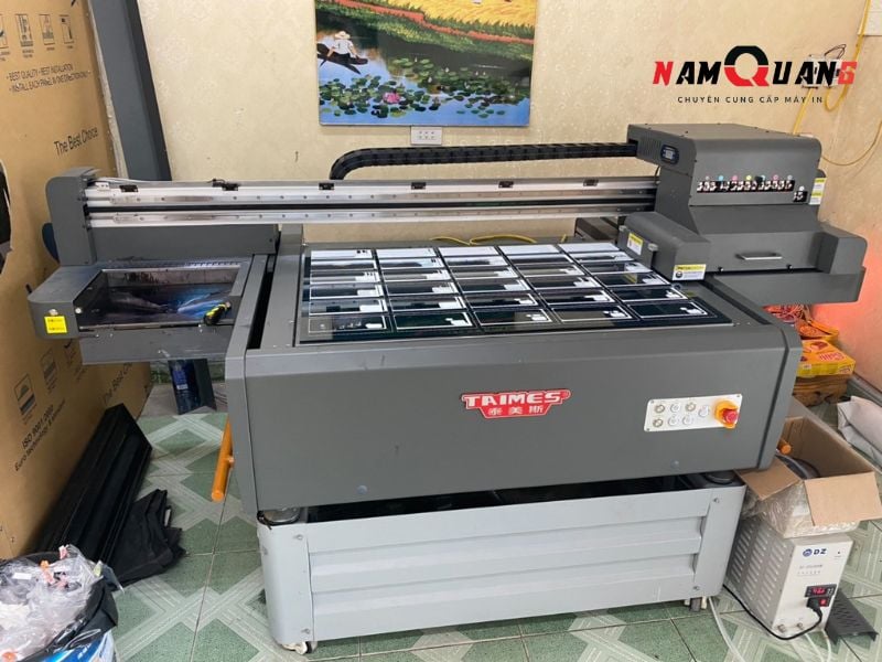 Máy in uv phẳng mini in được trên chất liệu nào