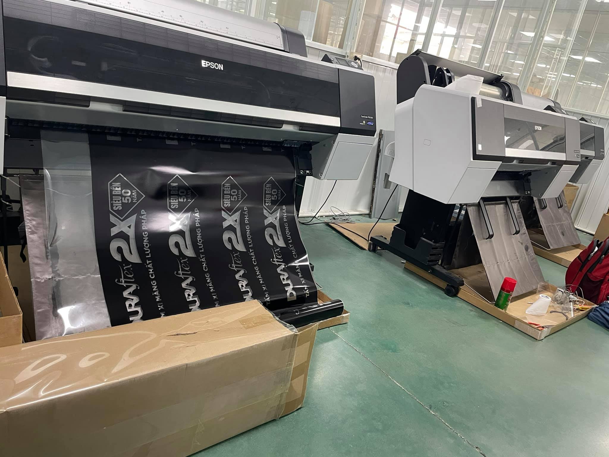 Thanh lý máy in bạt khổ lớn tại Bình Dương. Thanh lý máy in bạt khổ lớn tại Bình Dương.