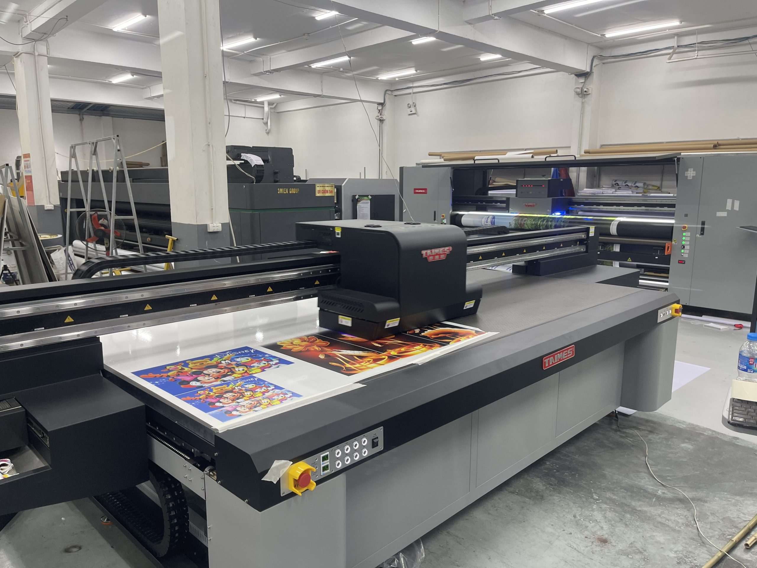 Sự khác biệt giữa máy in UV cũ và máy in UV mới không chỉ nằm ở giá tiền Sự khác biệt giữa máy in UV cũ và máy in UV mới không chỉ nằm ở giá tiền