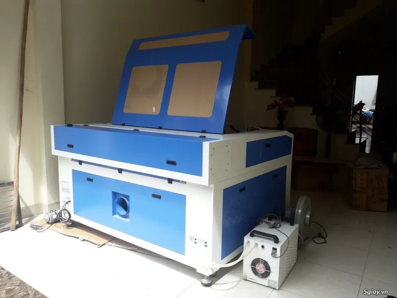 Giá máy cắt laser 1390 cũ