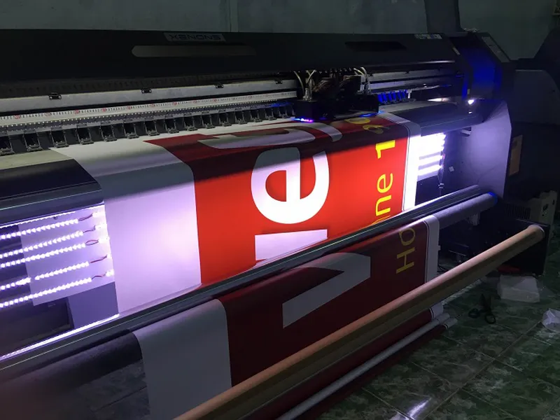 Máy In UV cuộn là gì ? ứng dụng UV cuộn trong in ấn quảng cáo