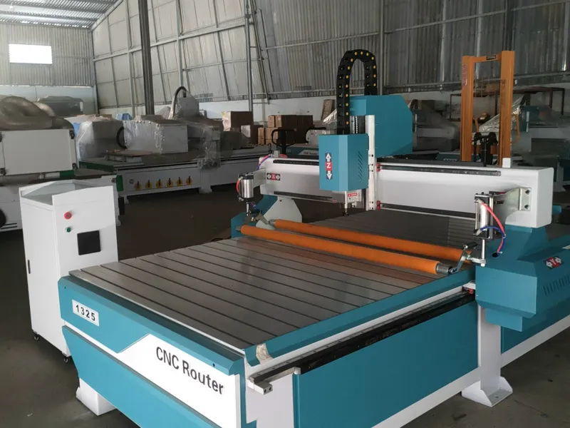 Bán Máy CNC Đã Qua Sử Dụng - Giải Pháp Tiết Kiệm Cho Tiệm In Quảng Cáo Muốn Mở Rộng Xưởng