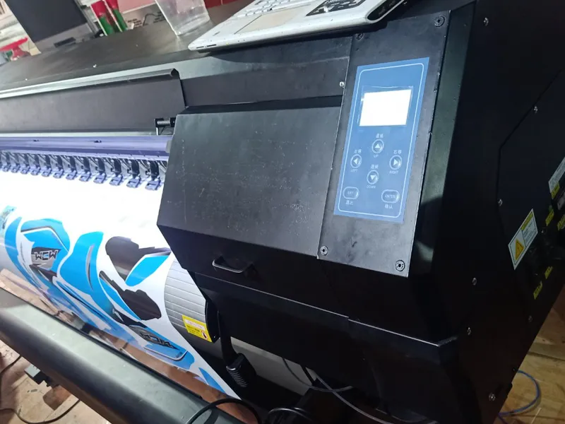 Thanh lý máy in khổ 1m8 in decal + bạt giá rẻ tại Phú Quốc-Kiên Giang