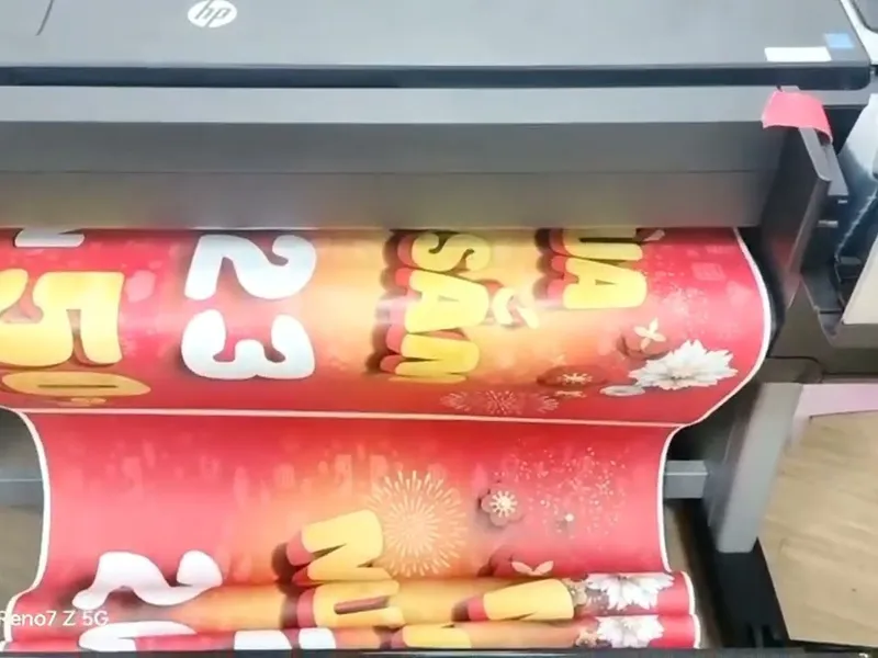 Máy in màu HP Designjet T1708 có in được PP + decal không ?