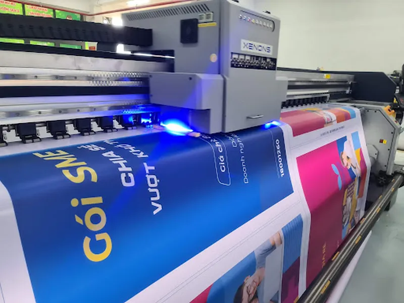 Nên Mua Máy In UV Cuộn Hay Phẳng ? Phân Tích Xu Hướng Thị Trường & Thương Hiệu Phổ Biến 2025
