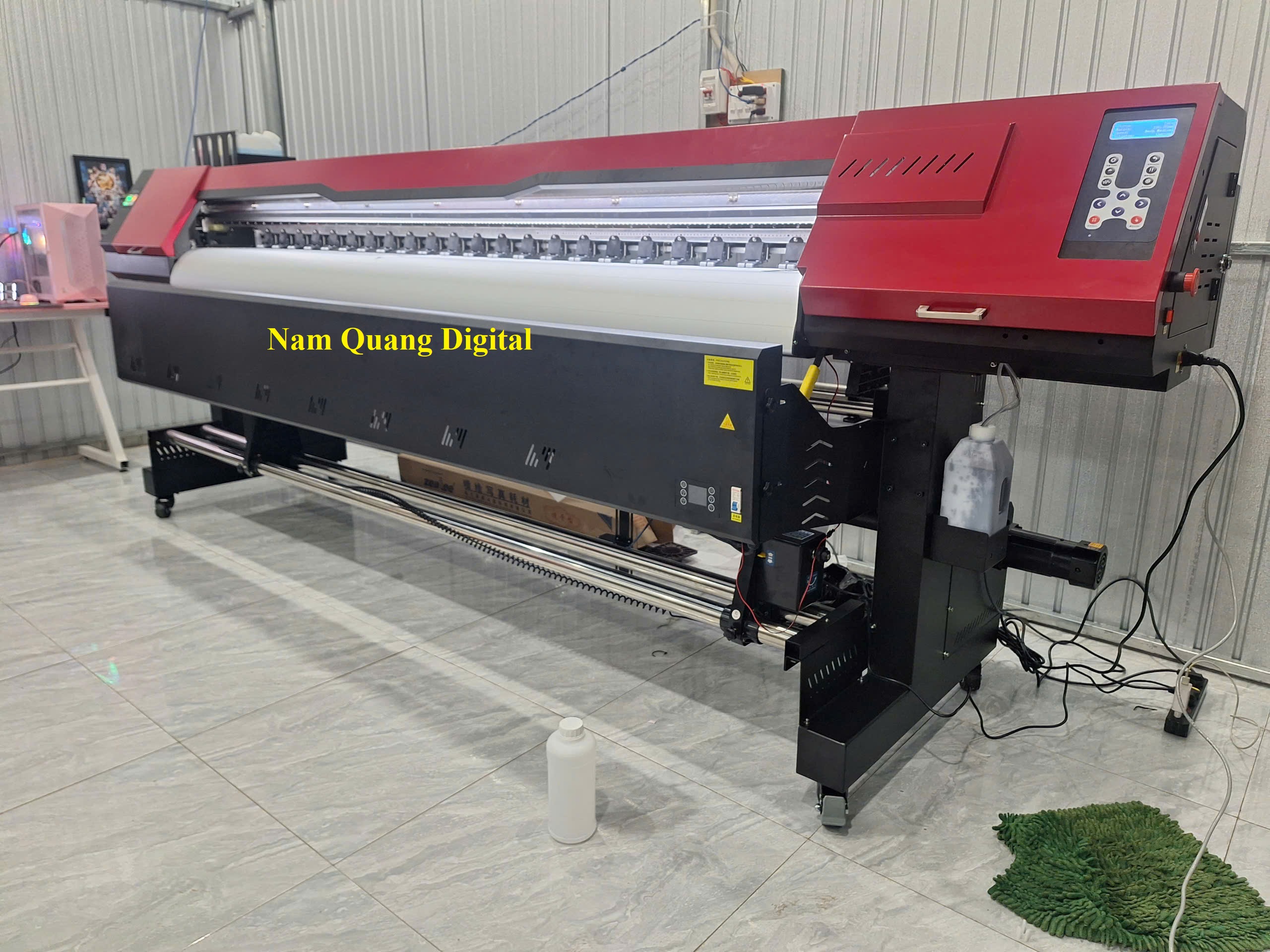 Vì Sao Chủ Tiệm In Ưu Tiên Mua Máy In Bạt 2m5 Hơn Là Máy In Khổ 3m2 Vì Sao Chủ Tiệm In Ưu Tiên Mua Máy In Bạt 2m5 Hơn Là Máy In Khổ 3m2