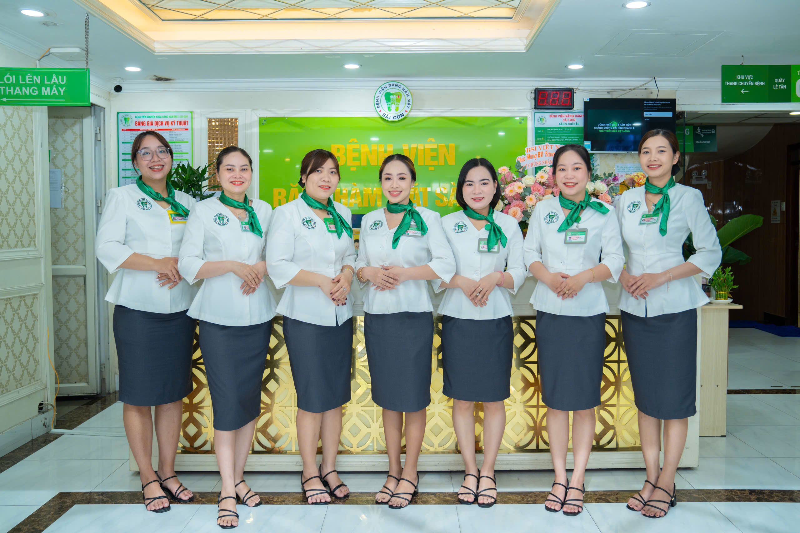 Đồng phục công sở chân váy nữ dịu dàng, thanh lịch may tại Felegant Đồng phục công sở chân váy nữ dịu dàng, thanh lịch may tại Felegant