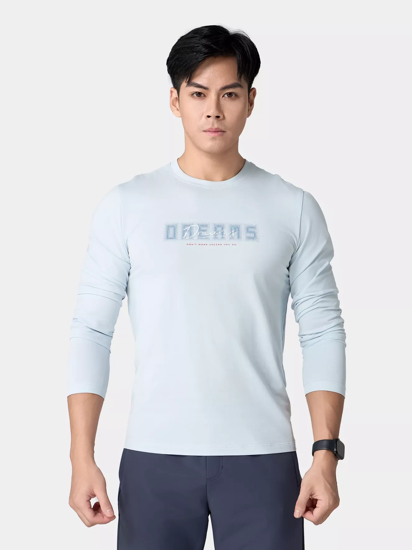 Áo thun form slim fit giúp người mặc khoe được cơ thể đẹp và khỏe mạnh Áo thun form slim fit giúp người mặc khoe được cơ thể đẹp và khỏe mạnh