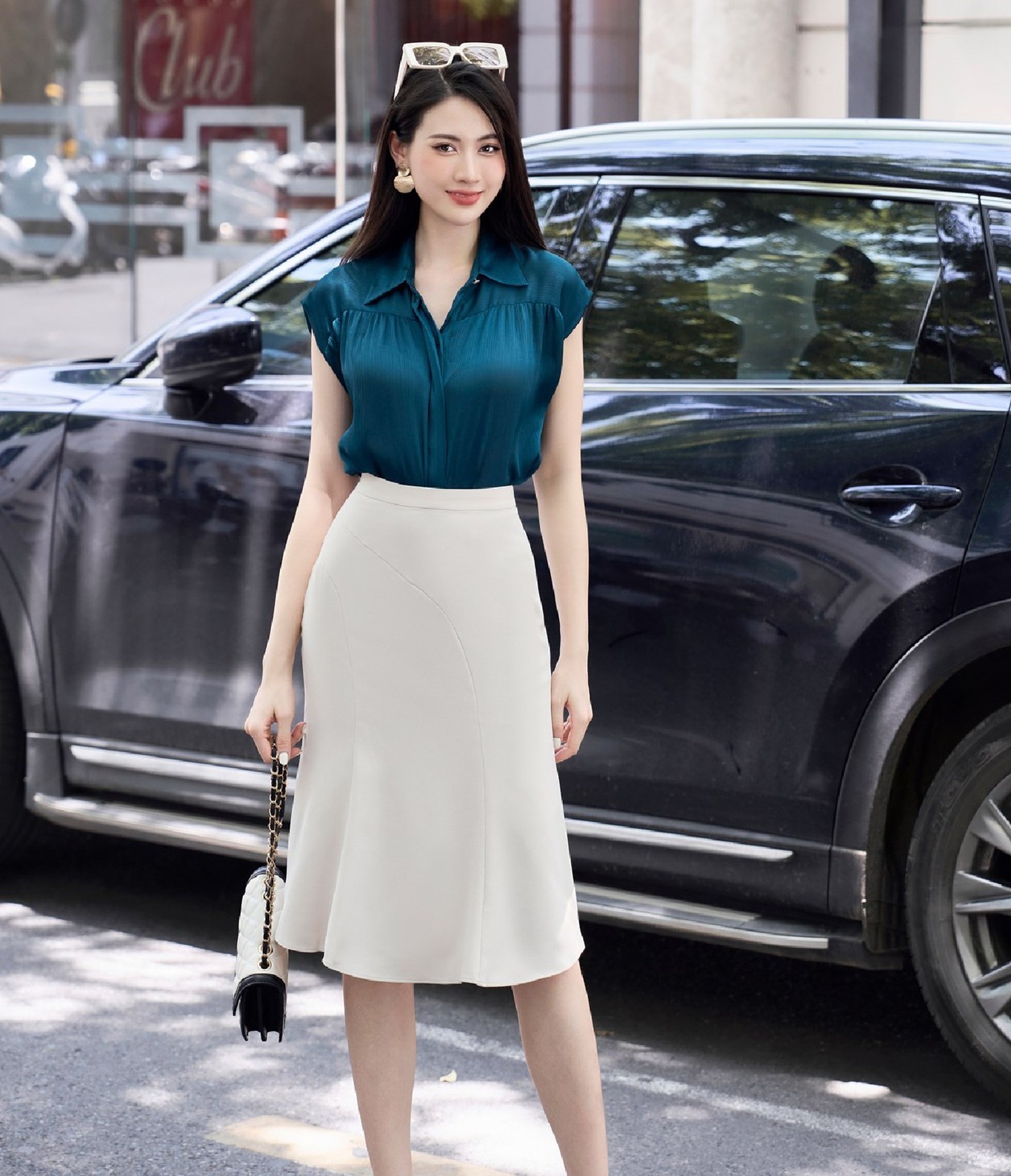 Chân váy chữ A che hông to, ngấn mỡ trông nữ tính và sang trọng Chân váy chữ A che hông to, ngấn mỡ trông nữ tính và sang trọng