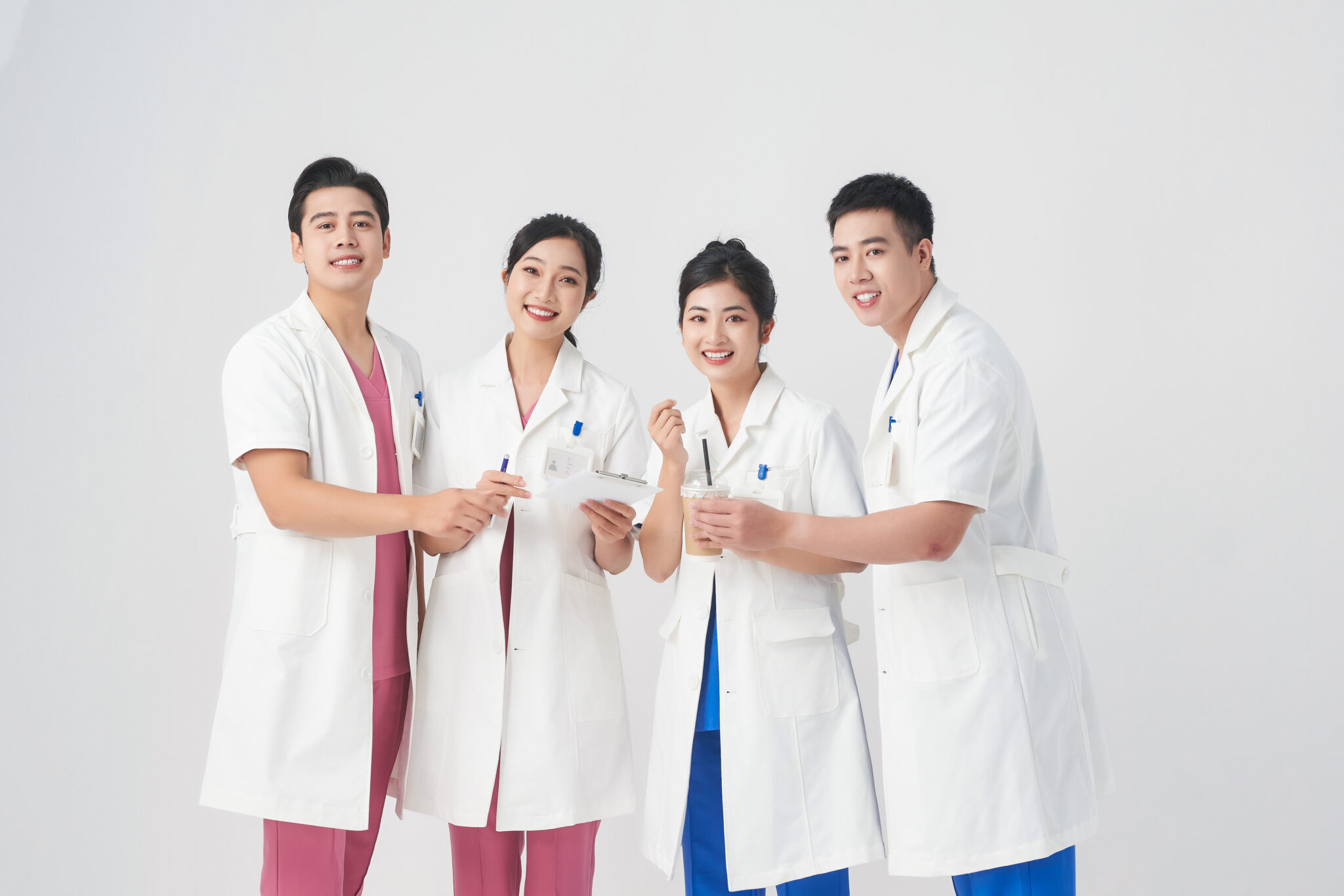 Đồng phục áo bác sĩ cao cấp với đường may tinh xảo cùng giá thành tối ưu Đồng phục áo bác sĩ cao cấp với đường may tinh xảo cùng giá thành tối ưu