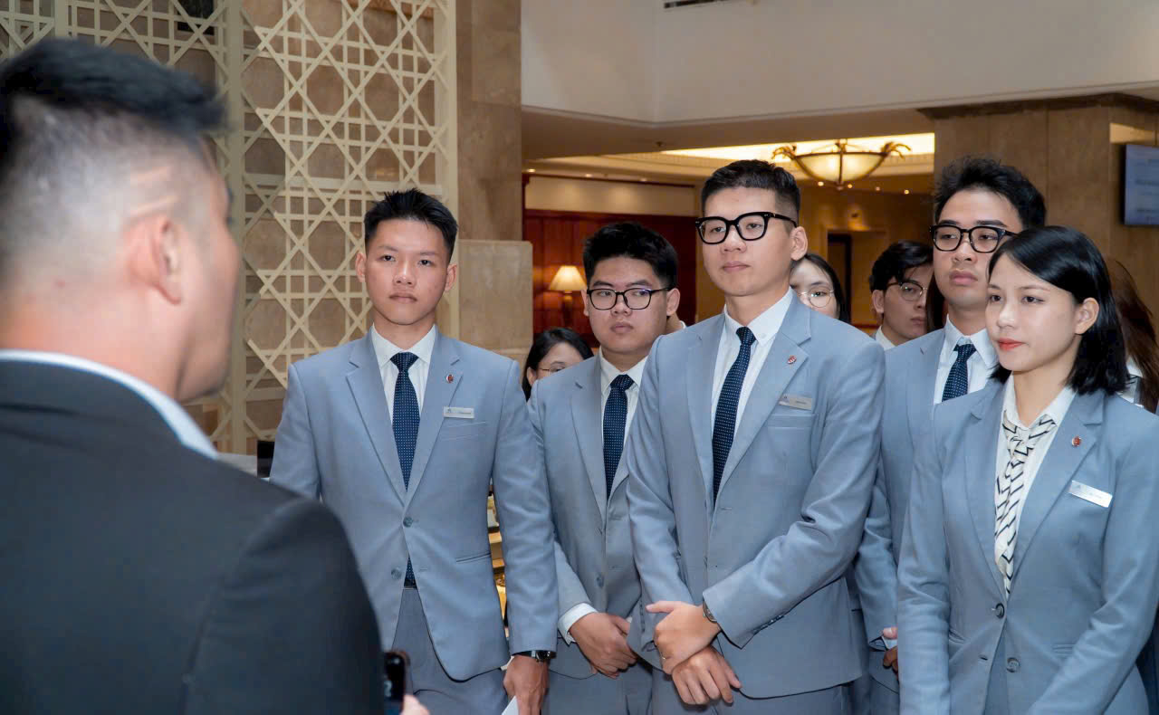 Đồng phục áo vest nam nữ trường Đại Học Hoa Sen Đồng phục áo vest nam nữ trường Đại Học Hoa Sen