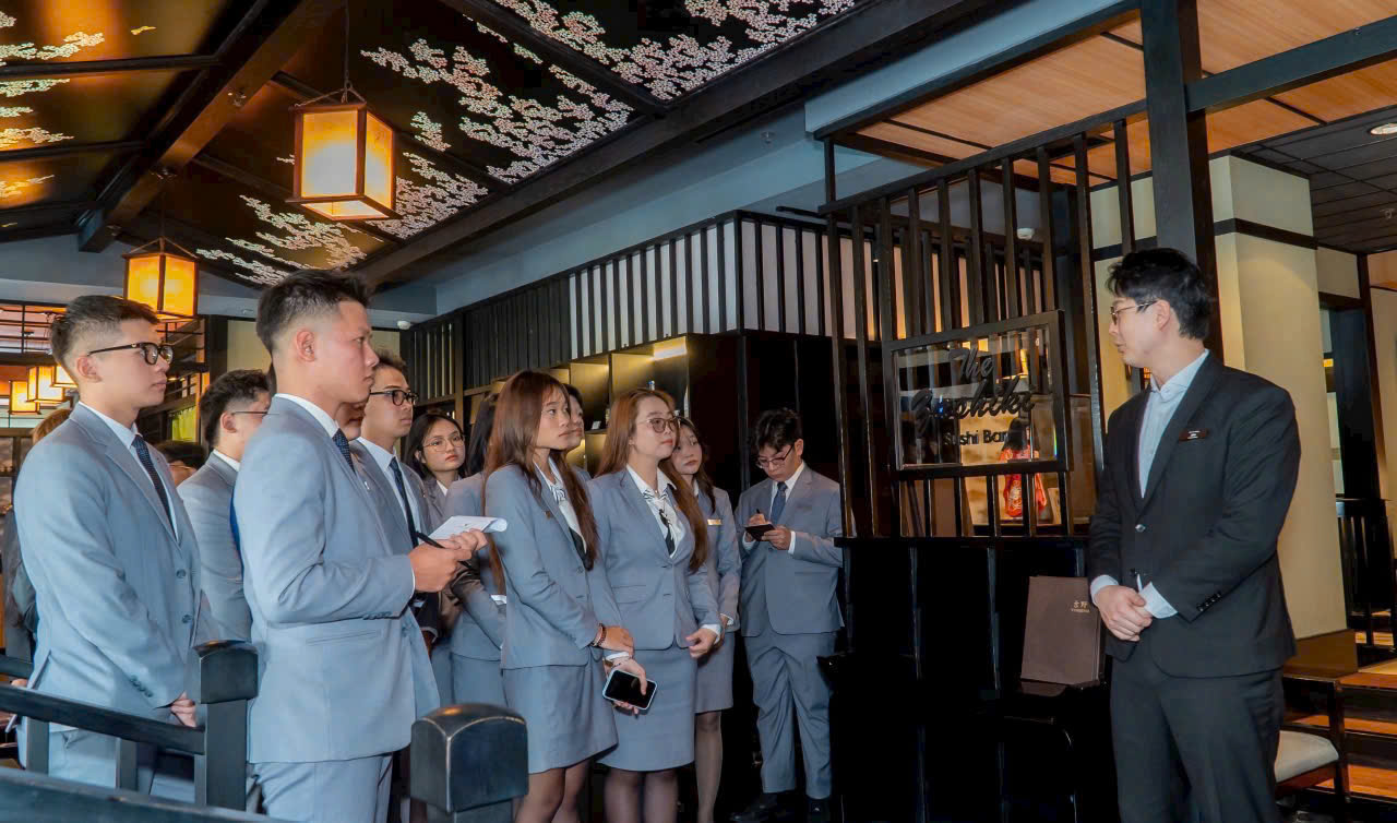 Đồng phục áo vest nam nữ trường Đại Học Hoa Sen Đồng phục áo vest nam nữ trường Đại Học Hoa Sen